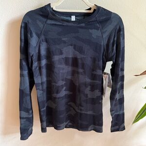 Athleta Momentum Top Camo